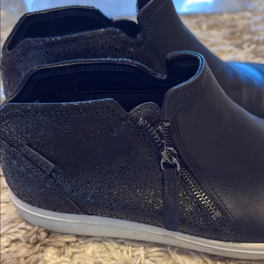 Ecco Black Athletic Shoes - Picture 4 of 7